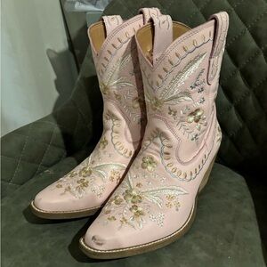 Dingo Womens Primrose Embroidered Floral Snip Toe Casual Boots Ankle Mid Heel